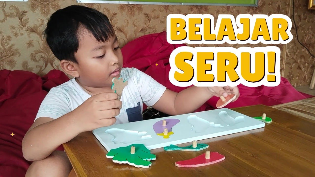 MEMBACA DAN BERMAIN DI PERPUSTAKAAN TAMAN JANGGAN