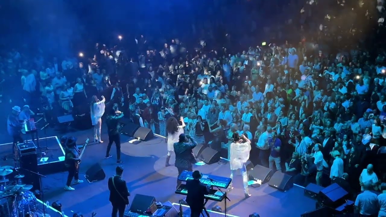 Sister Sledge – Lost in Music LIVE 🎤✨ Disco Magic at Royal Albert Hall!