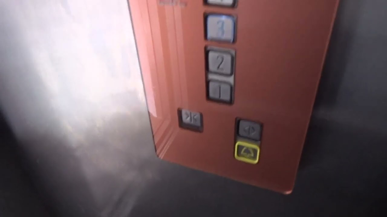 KONE KDS 330 DELIVERY LIFT / ELEVATOR STANDARD 1 AT THA WANG LANG BANGKOK KRUNG THEP THAILAND