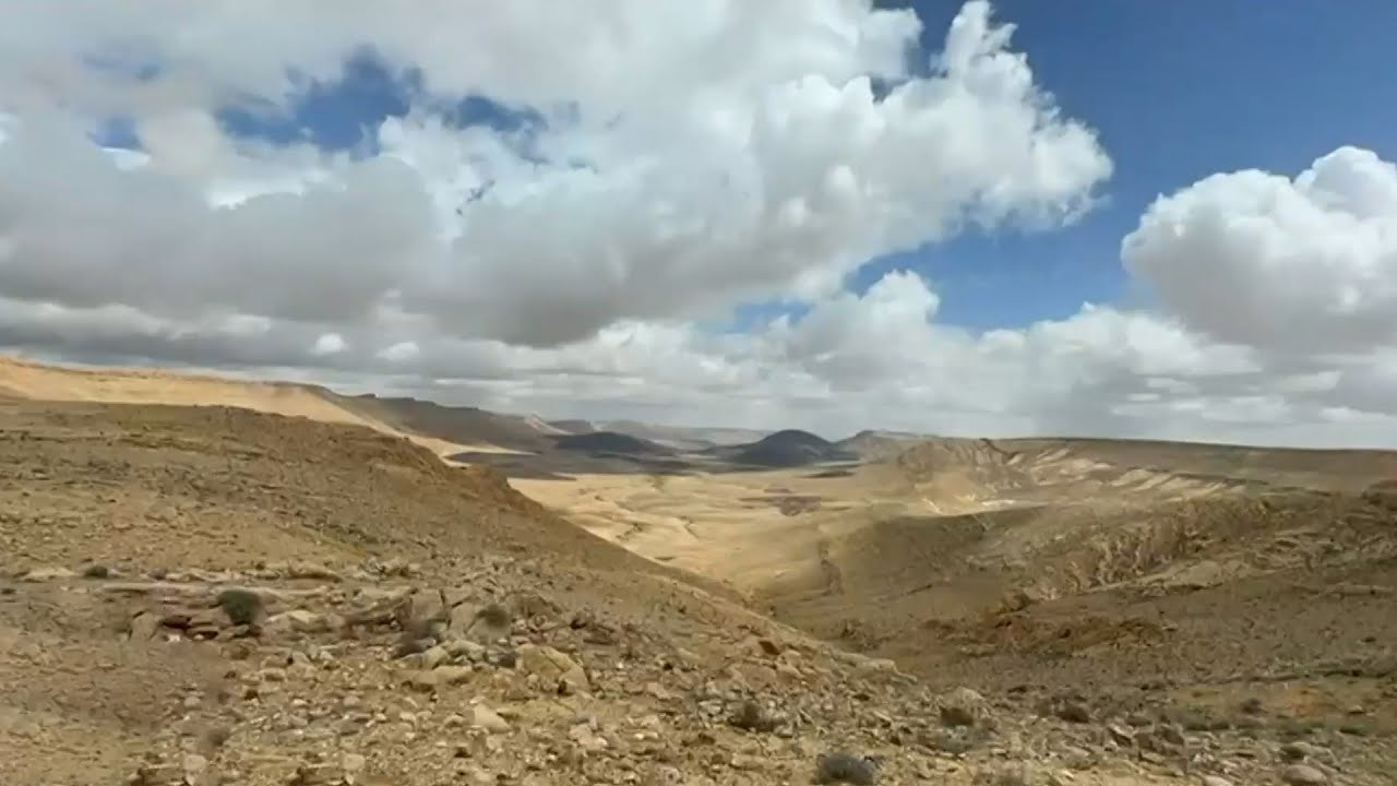 פסח משוגע: החרמון מושלג, מרכז הארץ מוצף, ובמדבר - ברד