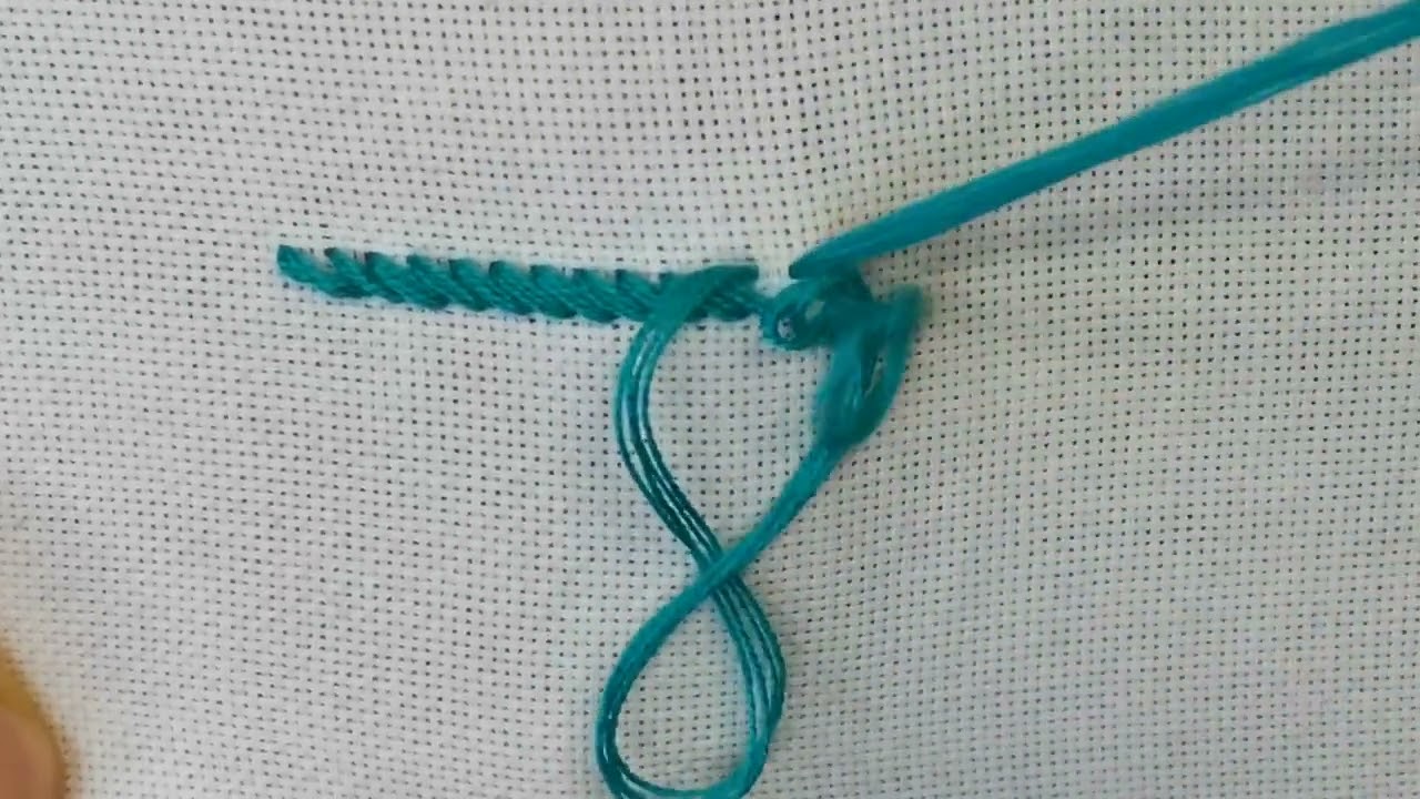 Doua cusaturi asemanatoare: sinatau si jumatati de cruciulite