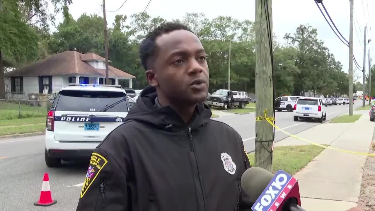 Mobile police respond to shooting on Bay Shore Avenue