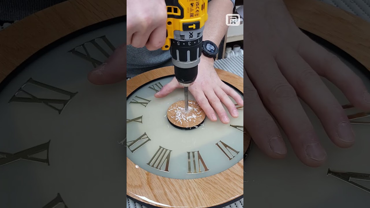 Wooden and Resin Clock That Glows in the Dark  #epoxy #resinartclock #shorts