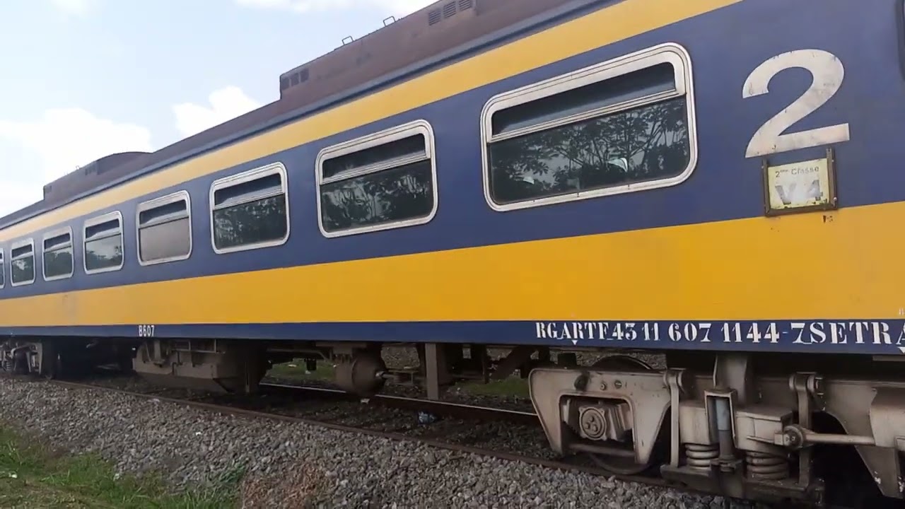 Gare de Doume #Nature 241 #G2 #train #Gabon #paysage