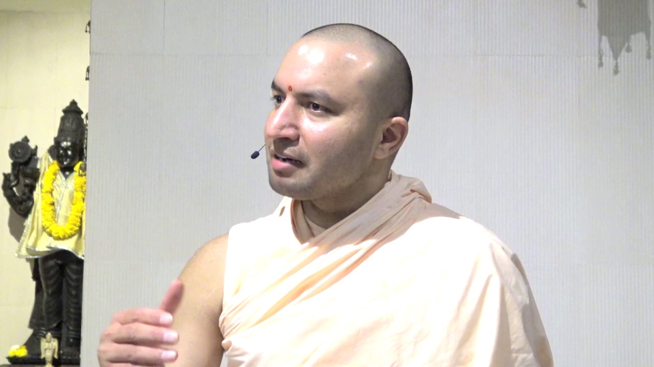 Grihastha Ke Liye Ishvar Prapti || Spiritual Path for a Householder - [Hindi with English CC]