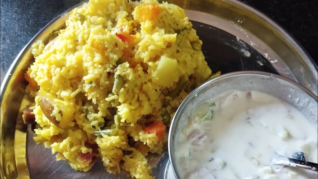 Delicious and healthy Khichdi recipe || quick lunch ideas || How to make Moong-Dal khichdi 