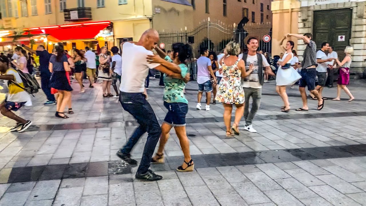Танцы На Улице : Салса И Бачата