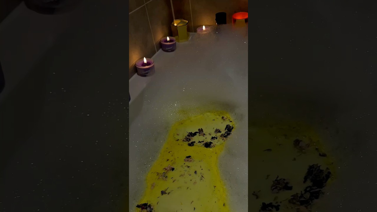 flower bath 🌼🪻#flowerbath #selfcare #bath #bathbomb #skincare #selflove #lush #flowers #bubbles