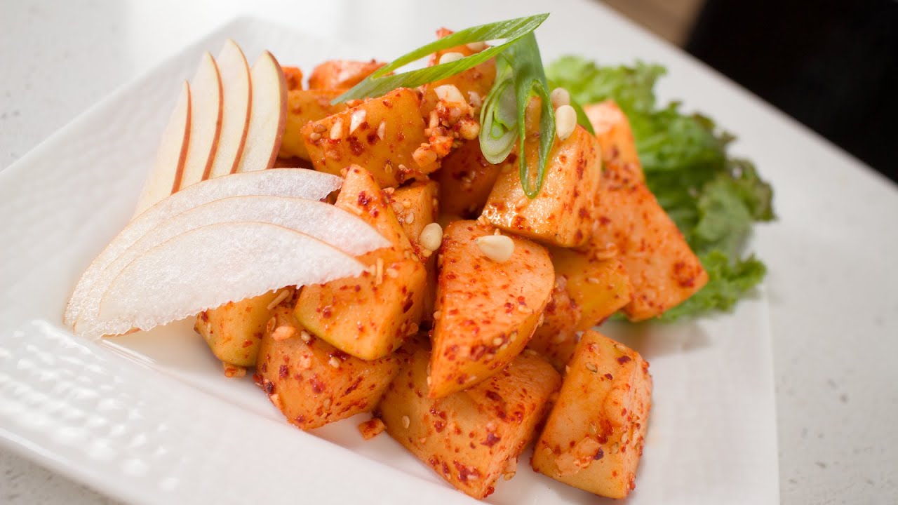 Apple Pear Kimchi | Sagwa Bae Kkakdugi | Vegan Fruit Kimchi | 사과배깍두기 | 비건김치