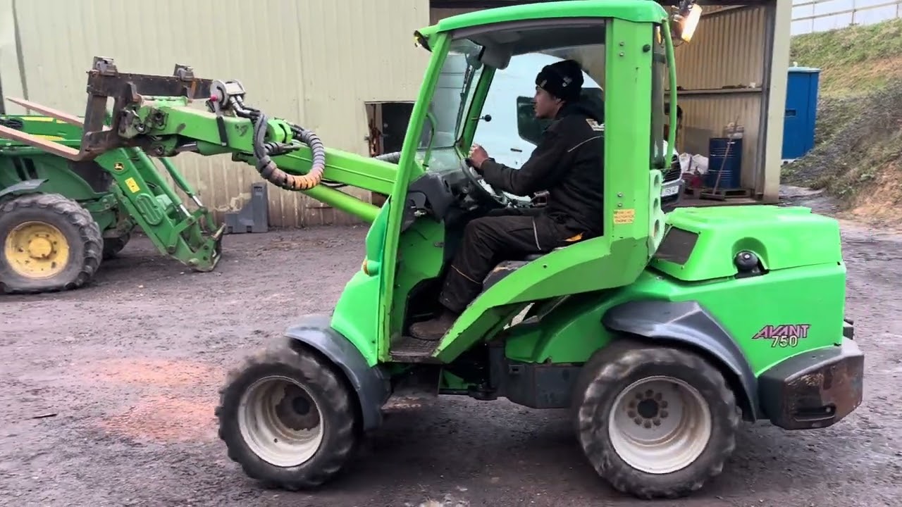 Avant 750 compact Telehandler for sale