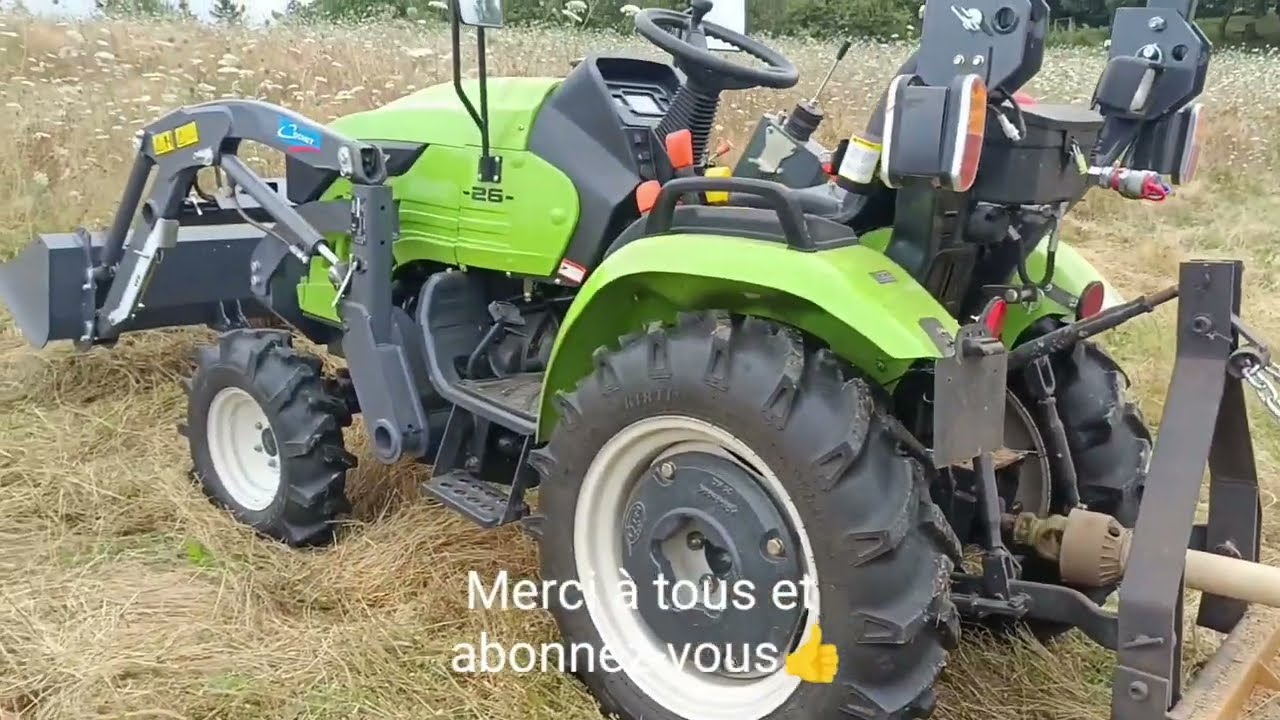 Micro Tracteur Preet Avenger 26 avec gyrobroyeur au broyage de prairie.