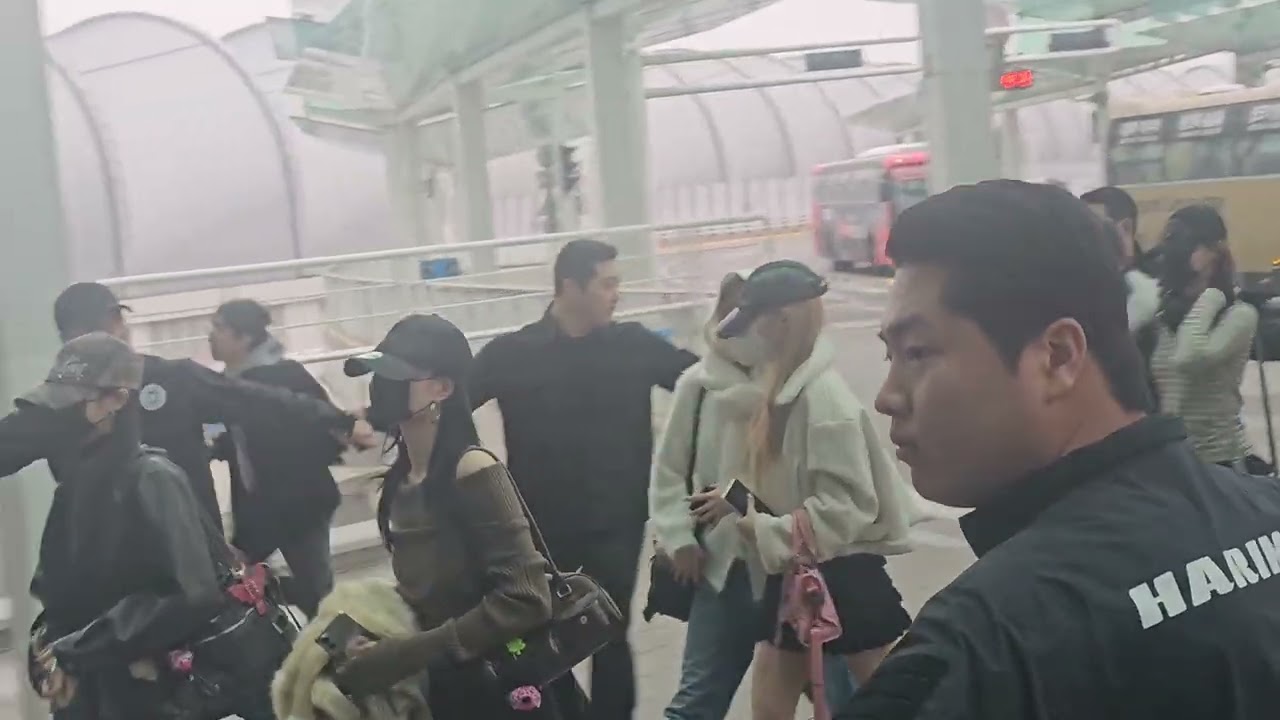 260318 하츠투하츠 Hearts2hearts ICN Airport Departure