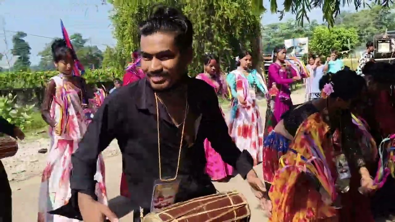 Tharu Nach