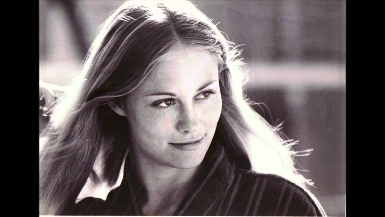 Cybill Shepherd sings