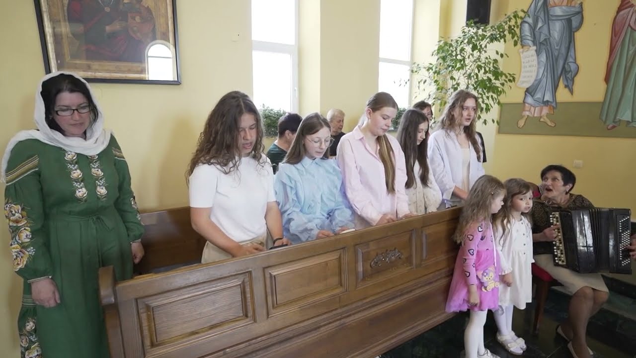 служба Божа у греко  католицькому храмі  м Іршави з нагоди уділення мощів Святих Верховних Апостолів