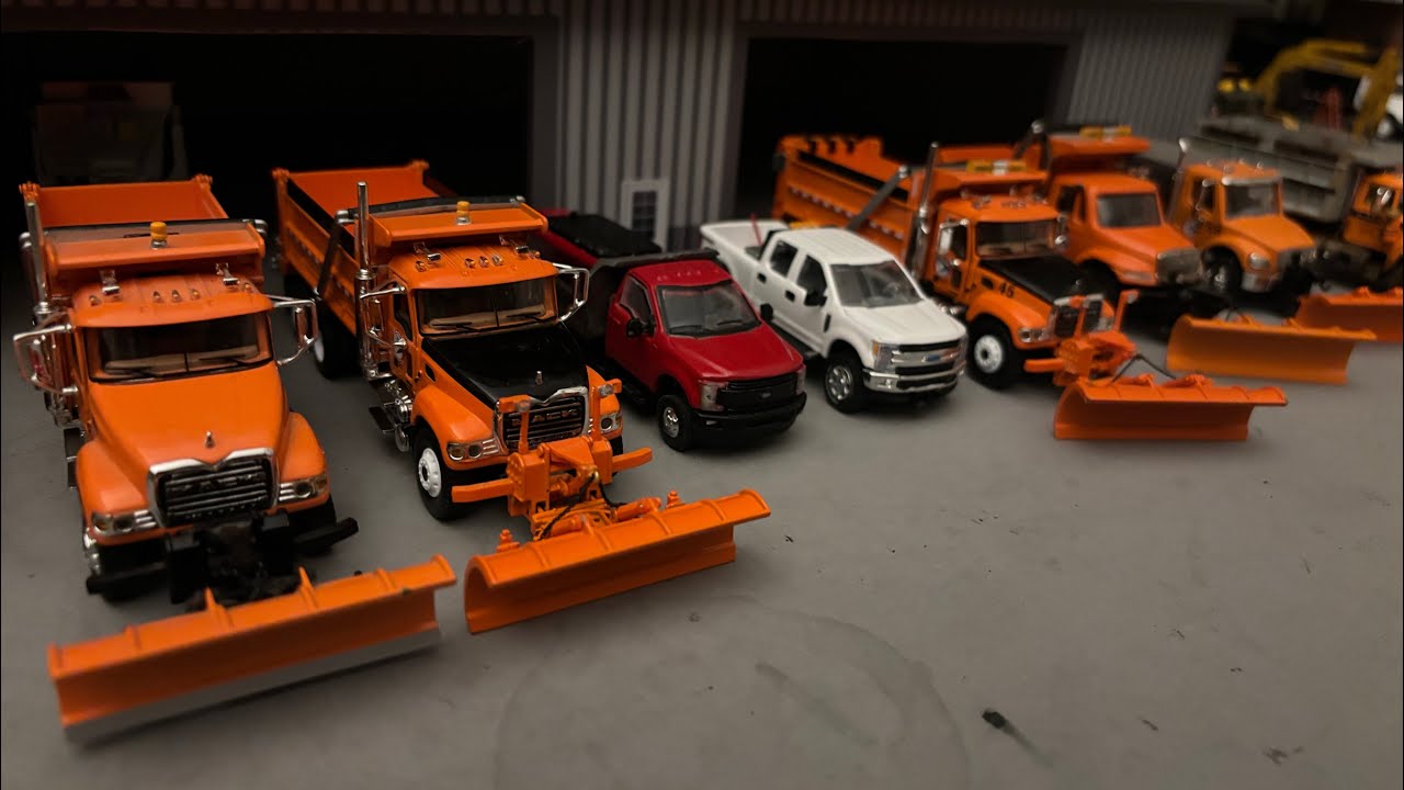 1/64 Scale Greenlight Diorama of Ava Highway Department and Public Works Department Shop Tour
