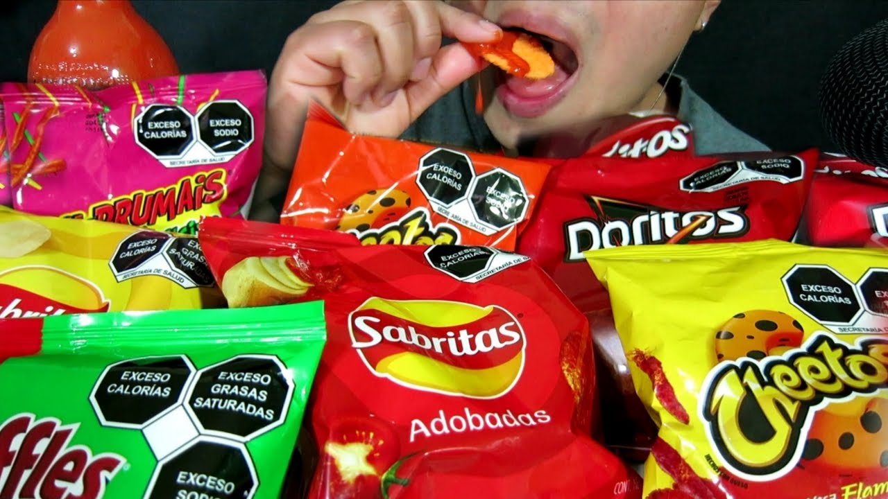 COMIENDO SABRITAS CON SALSA VALENTINA | ASMR | MR. MYKE