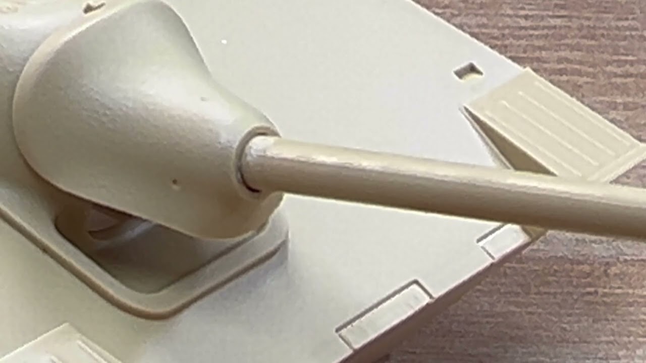 Tamiya Hetzer 1/35 RC with Gun - 1