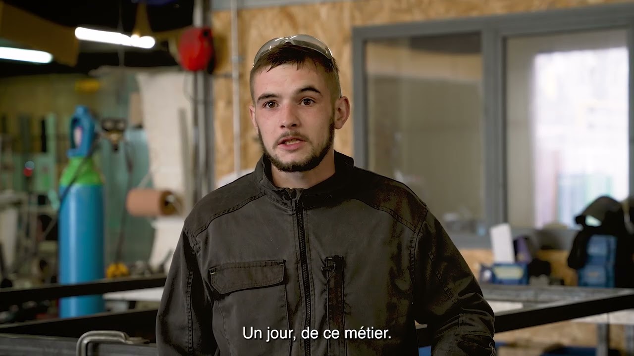 Soudeur métallier en menuiserie