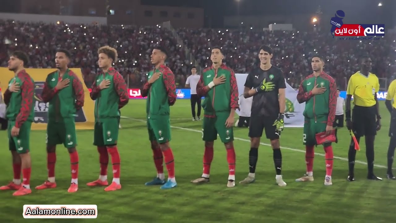 التبوريشة الجمهور ولاعبين المنتخب المغربي يرددون النشيد الوطني المغربي بالملعب الشرفي وجدة