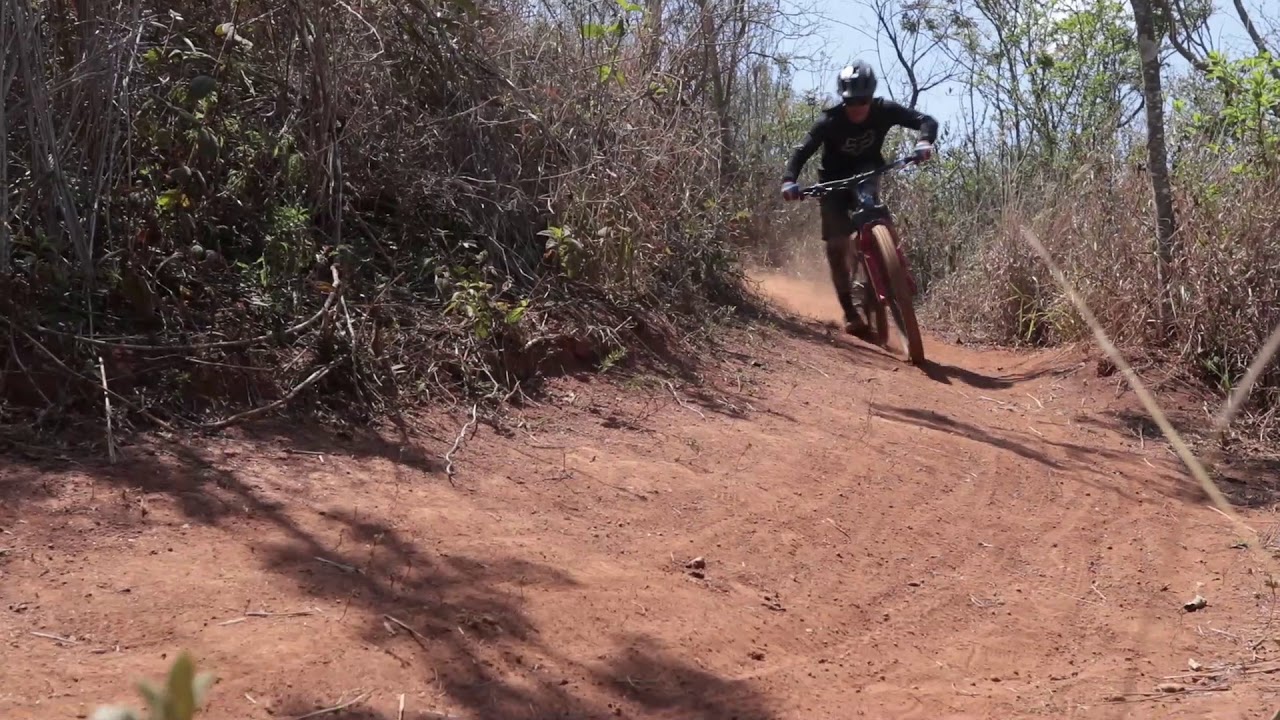 Dicas para come&ccedil;ar no mundo da bike - Curvas Off Camber como posicionar
