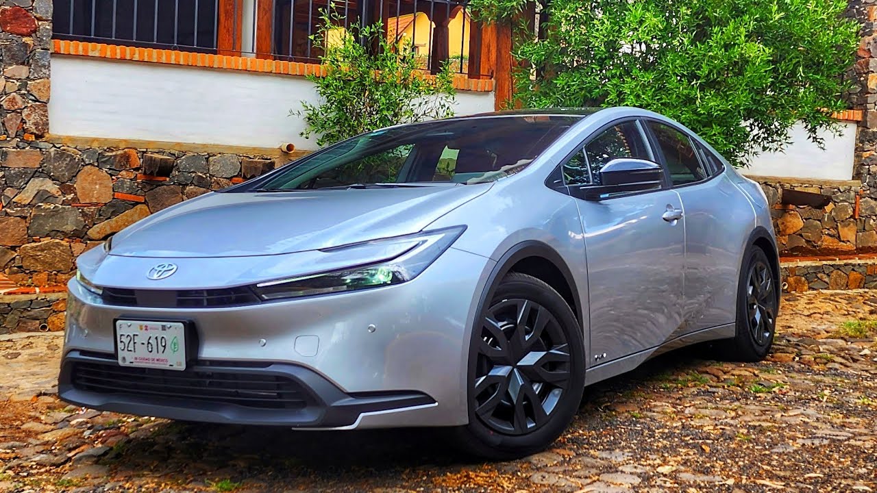 Toyota Prius 2023 - manejo y consumo