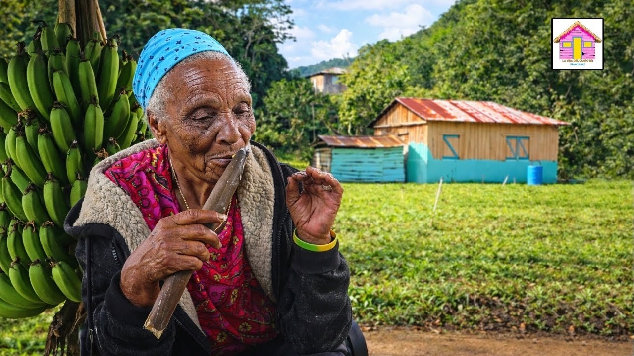 ASÍ VIVE ESTA SEÑORA en un CAMPO DOMINICANO.
