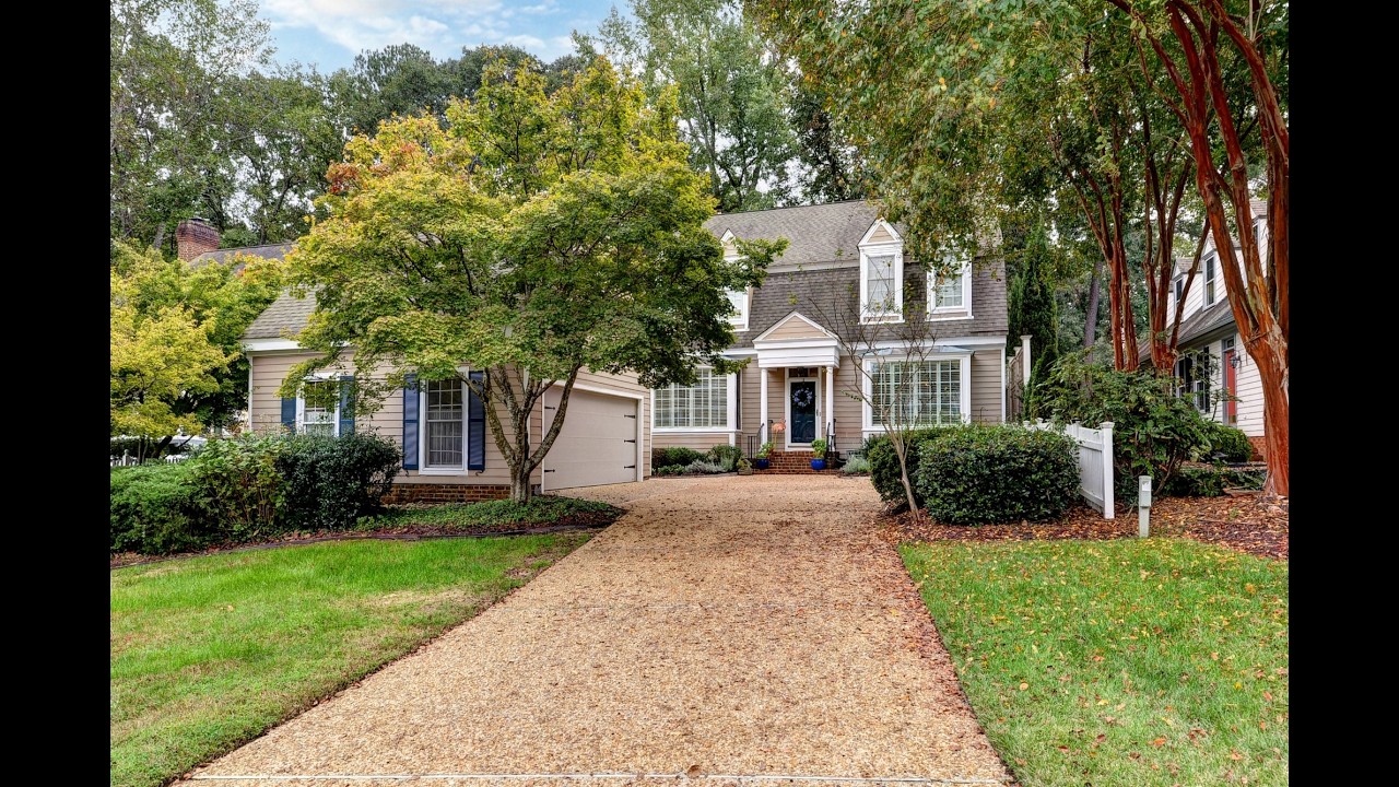 Welcome to 102 Alwoodley in Ford's Colony!