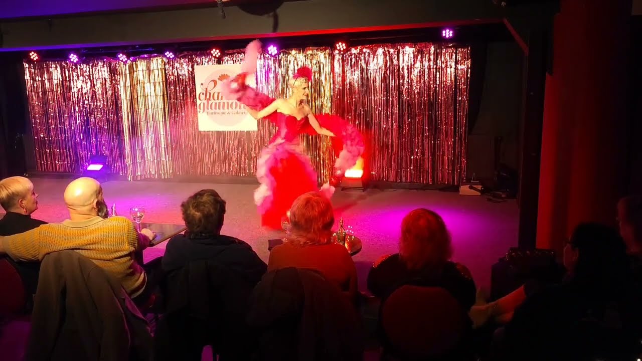 Lady Red Charm - Besoin d'amour