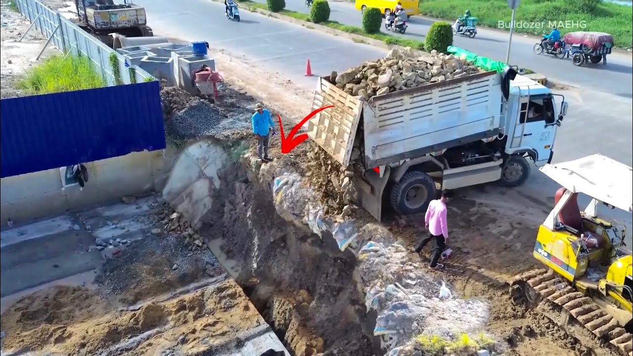 Step by Step! Enjoyable Watching Full process of Drainage Construction by High-Skills Operators
