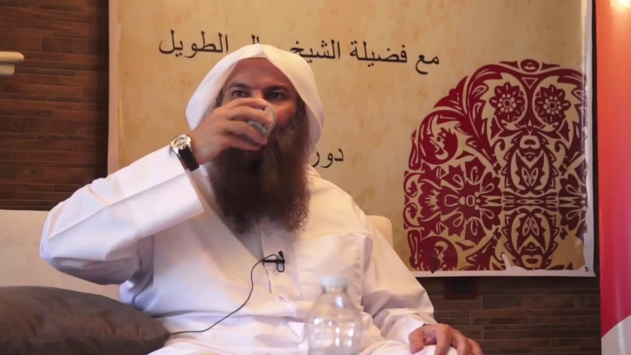 تأديب الشيخ سالم الطويل لطالب يتحدث بتشويش أثناء الدرس