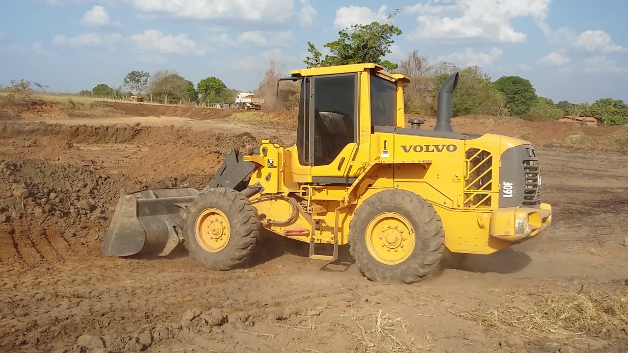 Carregadeira Volvo l60f limpando açude parte 2