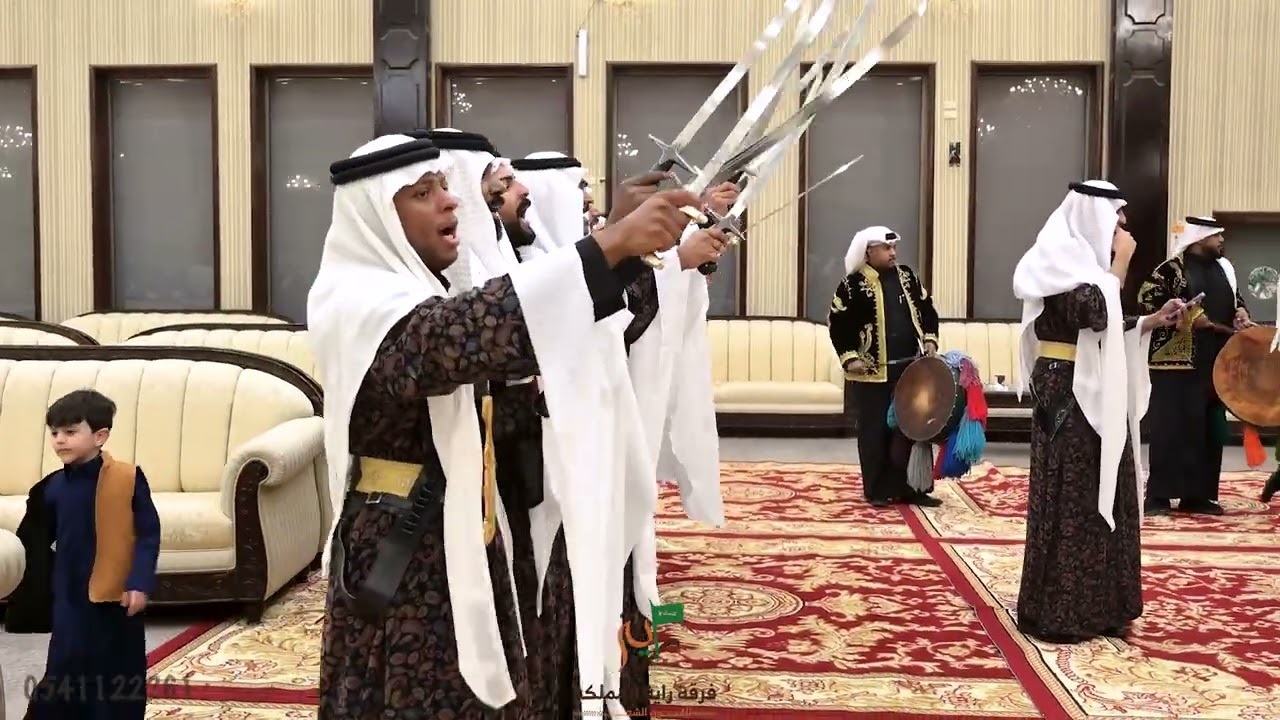 العرضة السعودية فرقة راية المملكة ( ناض نو يرعب القلب رعادة )