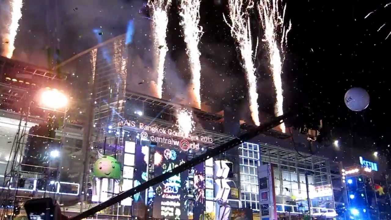 Countdown to New Year 2013 at CentralWorld in Bangkok Thailand (HD)!