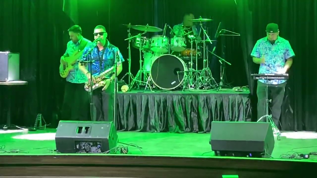 Joe Vic Reyna y Los Kumbacheros at Que Pasa Lounge, Eagle Pass, Texas 03/13/25.