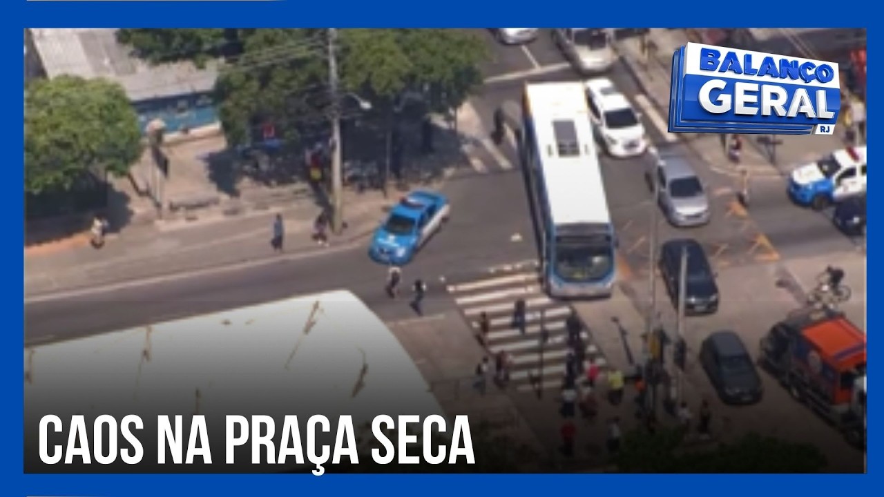 ÔNIBUS ATRAVESSADOS NA RUA CÂNDIDO BENÍCIO