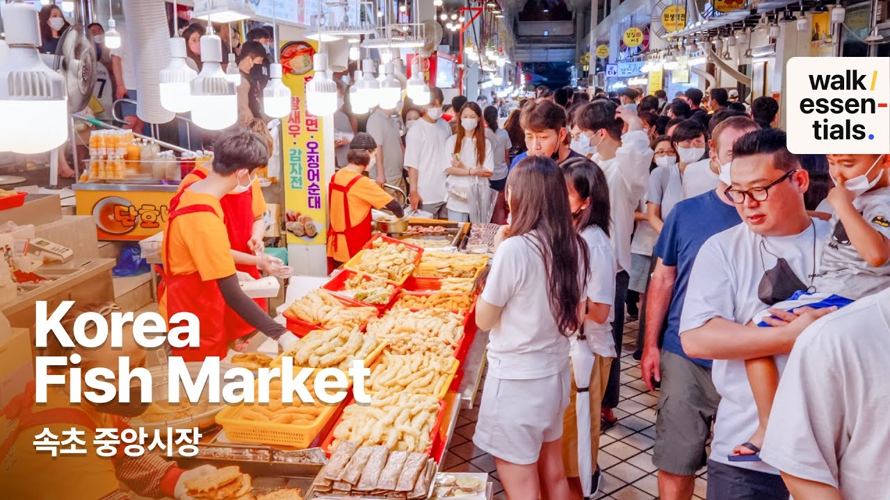 Walking Korean Traditional Seafood Market 🦑🐟🍲 near ocean 4K60 ( Sokcho, Korea )