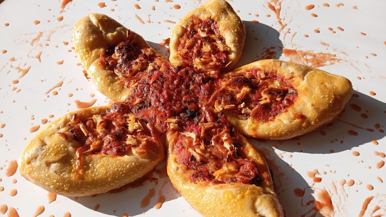 Don’t watch the final episode of Stranger Things without this Demogorgon pizza ‼️ @Netflix 