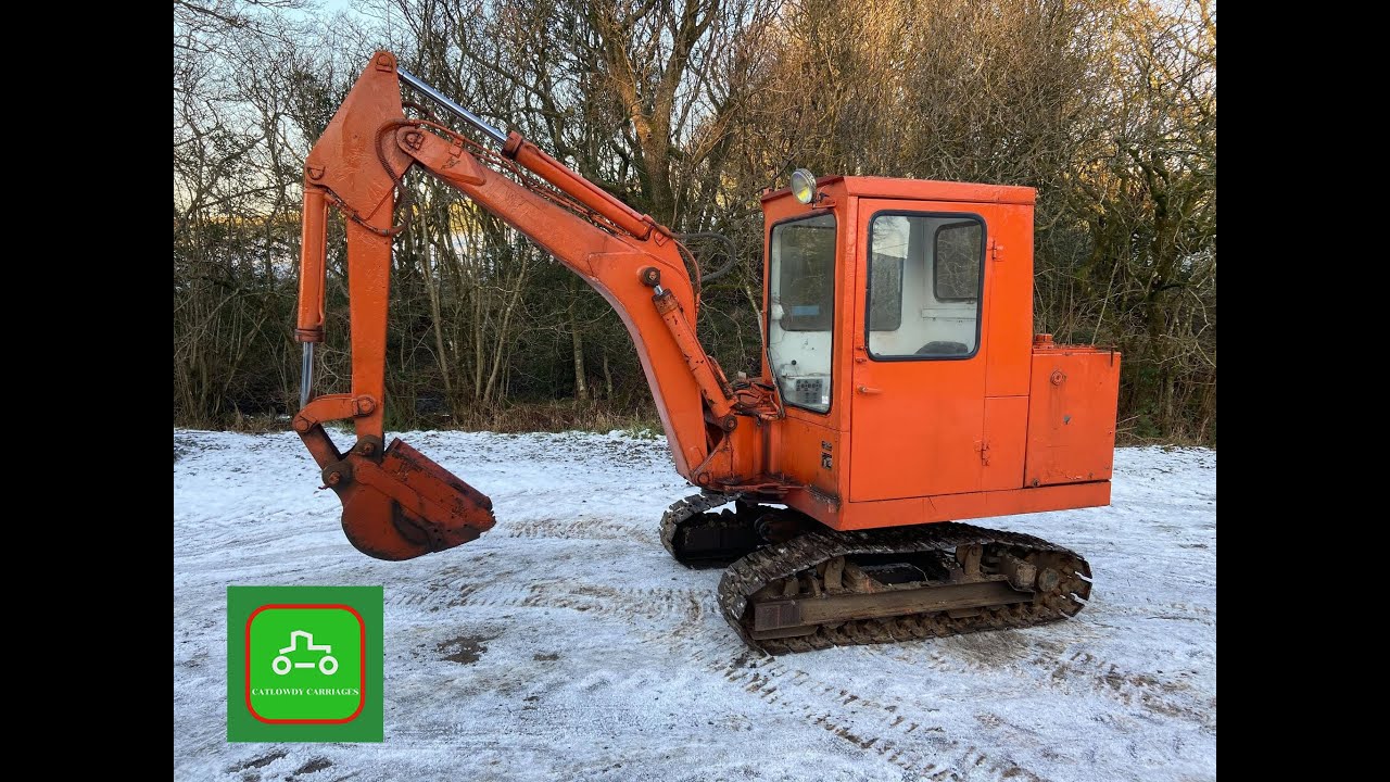IWAFUJI CT130 MINI DIGGER ALL WORKS WELL SOLD BY www.catlowdycarriages.com