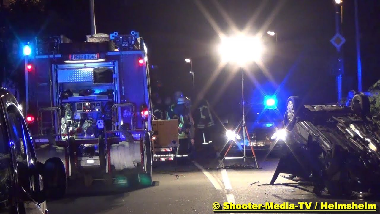 PKW überschlägt sich innerorts in Heimsheim - [Feuerwehr / Rettungsdienst / Polizei im Einsatz]
