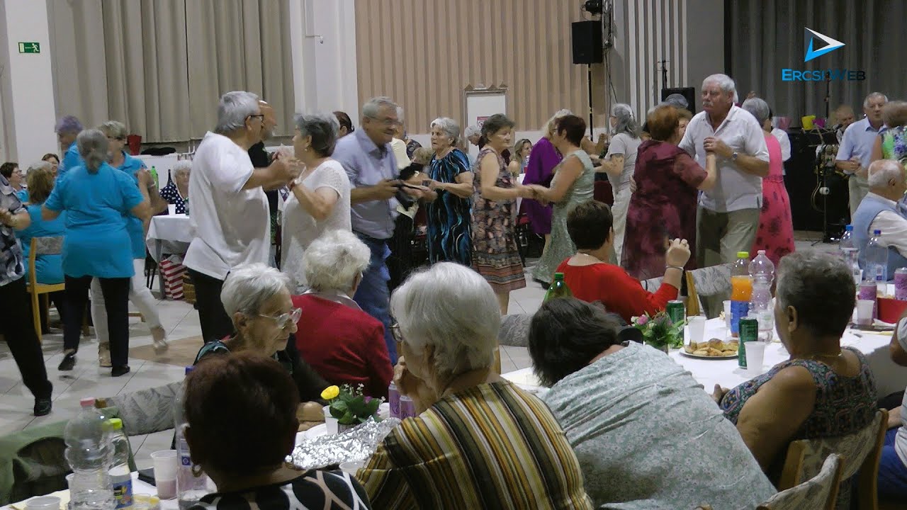 Az E&ouml;tv&ouml;s J&oacute;zsef Nyugd&iacute;jas Klub sz&uuml;let&eacute;snapi b&aacute;lj&aacute;n j&aacute;rtunk