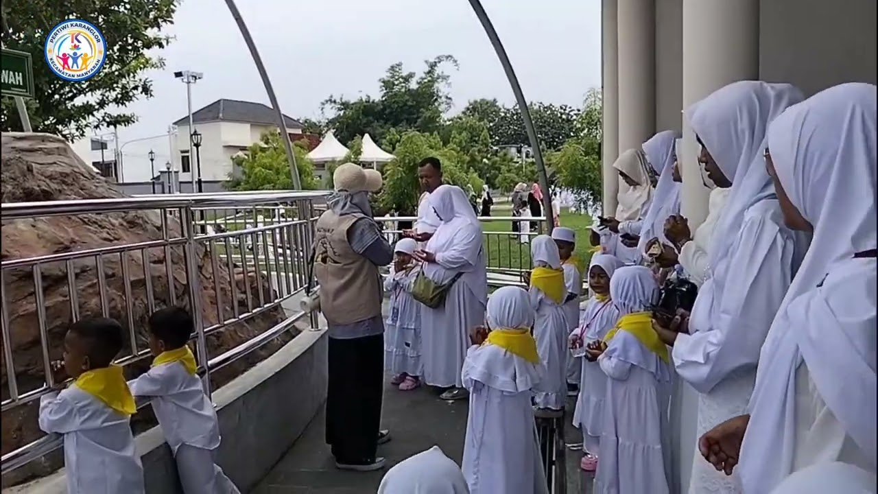 Kegiatan Simulasi Manasik Haji di Wisata Religi 