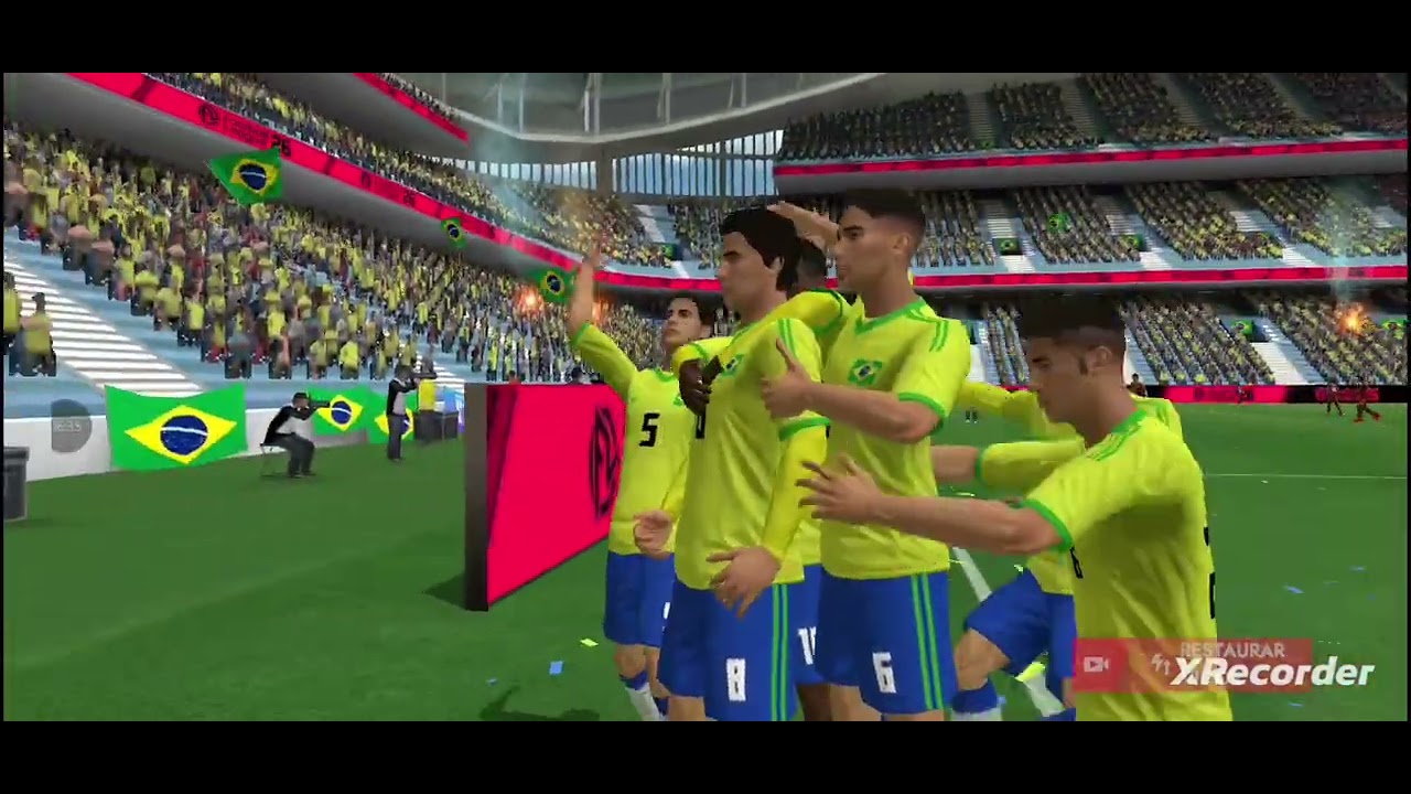 Jogando futebol