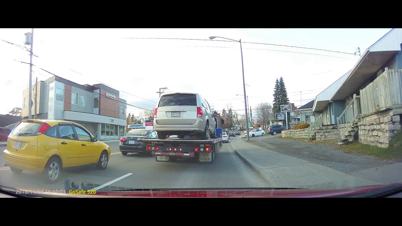 Remorque CAA sans immatriculation VISIBLE, &agrave; 2 doigts de provoquer un accident.