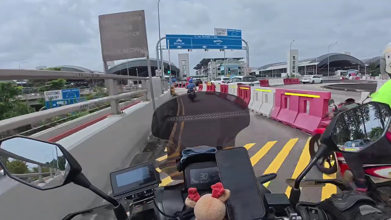 Riding from Singapore to Malacca [Honda ADV160]