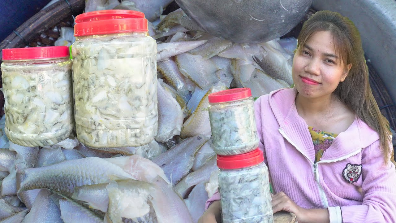 របៀបធ្វើប្រហុកឈ្ងុយ - How To Make Delicious Fish Paste@Dysamras