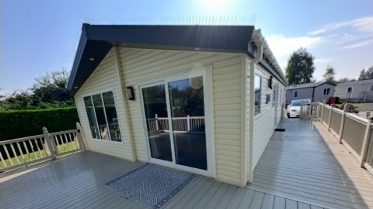 Stunning 2 Bedroom 40 x 20 Foot  Lodge With Decking On A 12 month Park Near Skegness