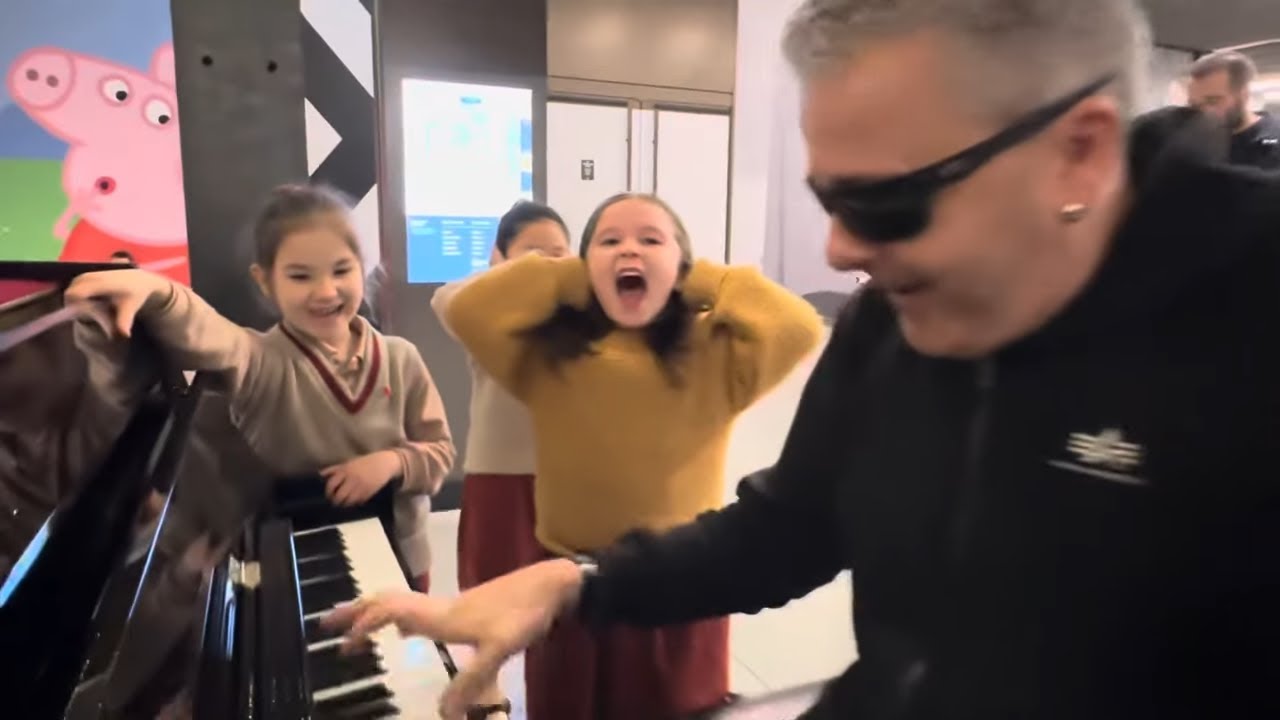 Very Excited Princesses Turn Up At The Mall Piano
