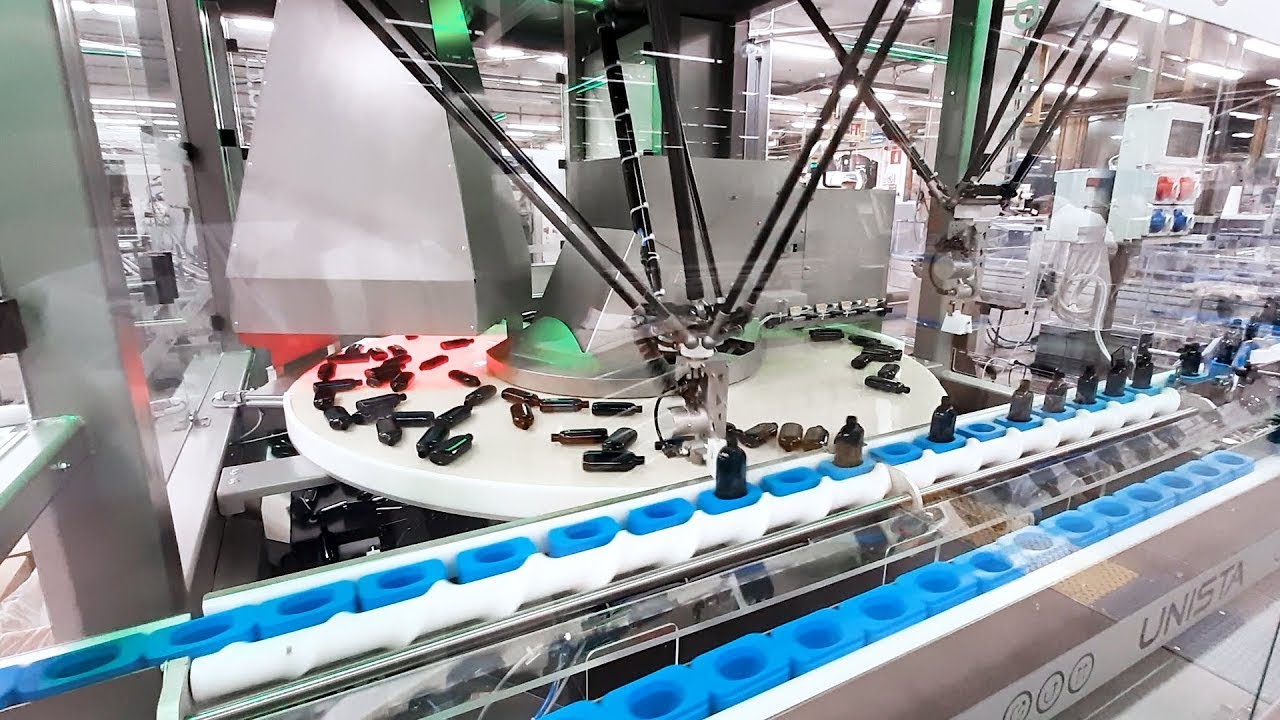 Robotic unscrambler for plastic bottles
