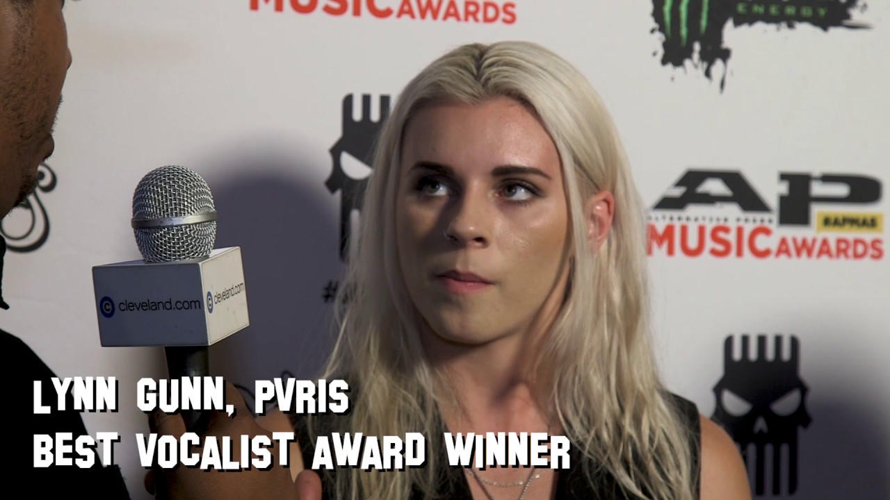 Lynn Gunn talks about upcoming PVRIS album and tour on APMAs red carpet